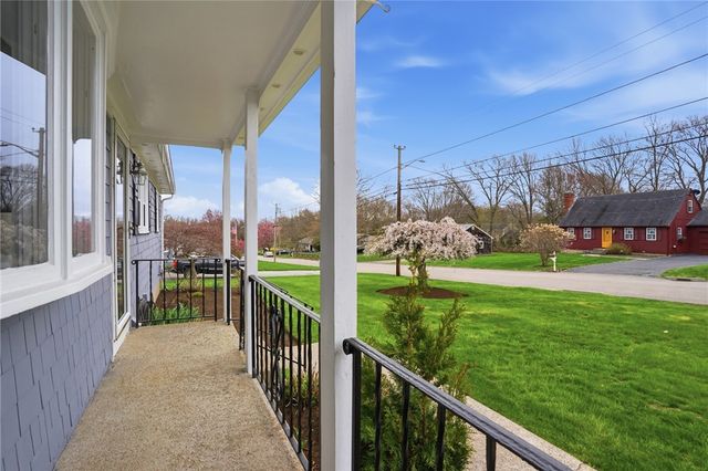 49 Roosevelt Drive, Bristol, RI 02809