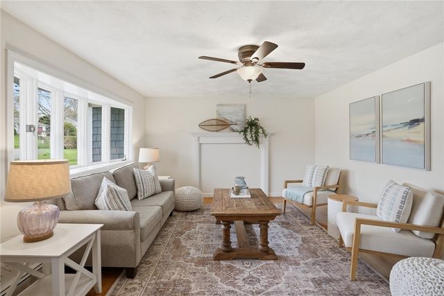 49 Roosevelt Drive, Bristol, RI 02809