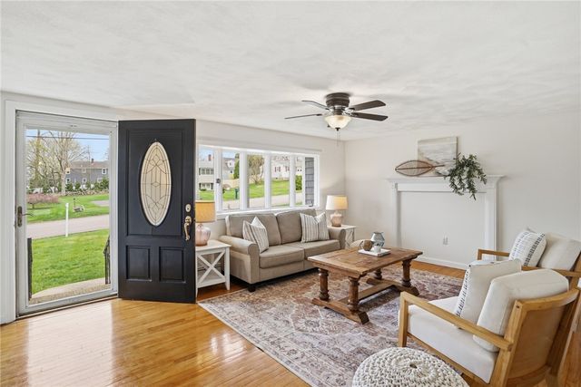 49 Roosevelt Drive, Bristol, RI 02809