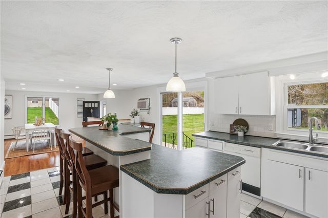 49 Roosevelt Drive, Bristol, RI 02809