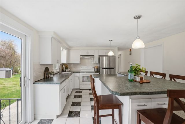 49 Roosevelt Drive, Bristol, RI 02809