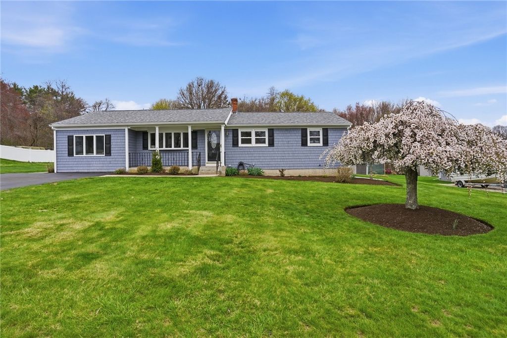 49 Roosevelt Drive, Bristol, RI 02809