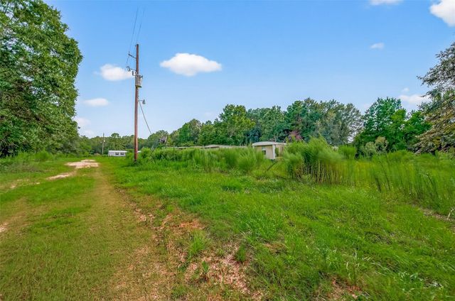 905 County Road 379, Cleveland, TX 77328