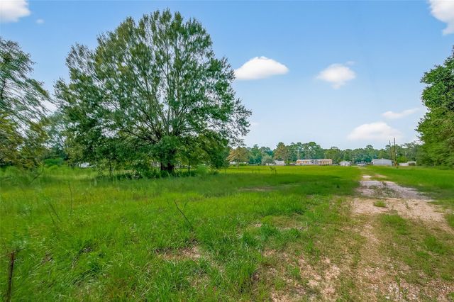 905 County Road 379, Cleveland, TX 77328