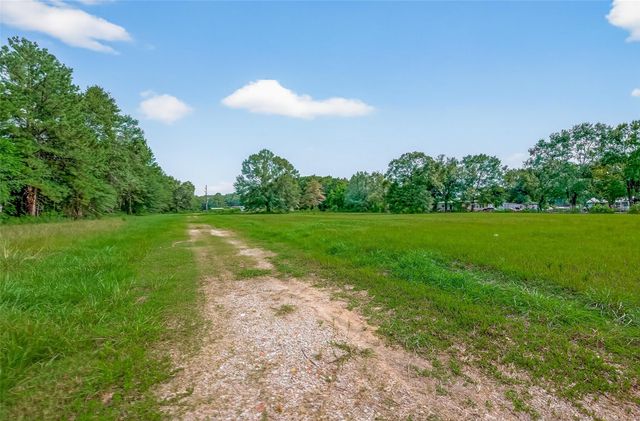 905 County Road 379, Cleveland, TX 77328