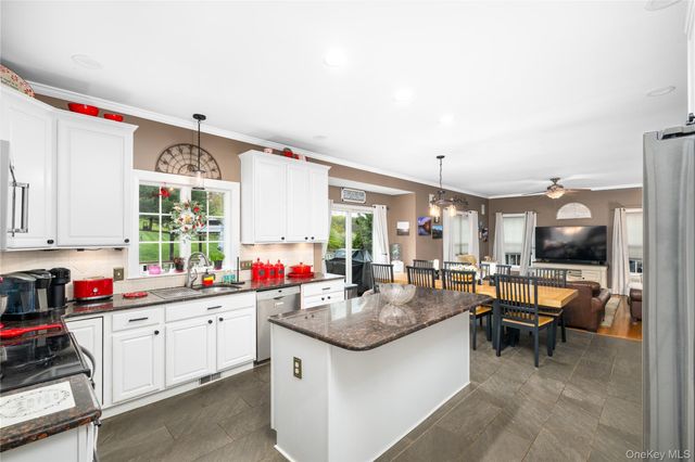 60 Idlewild Road, Marlboro, NY 12542