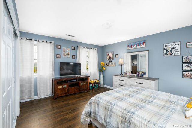 60 Idlewild Road, Marlboro, NY 12542