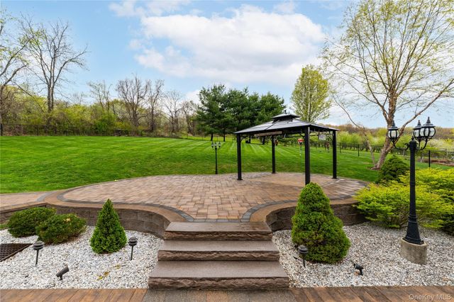 60 Idlewild Road, Marlboro, NY 12542