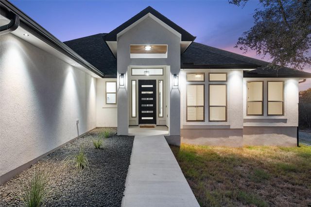 137 Granitecastle DR, Granite Shoals, TX 78654