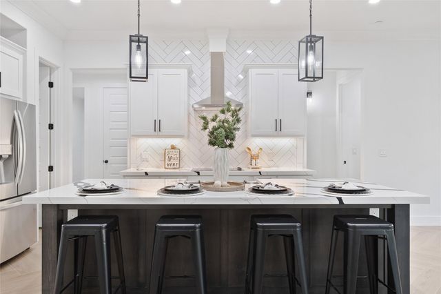 137 Granitecastle DR, Granite Shoals, TX 78654