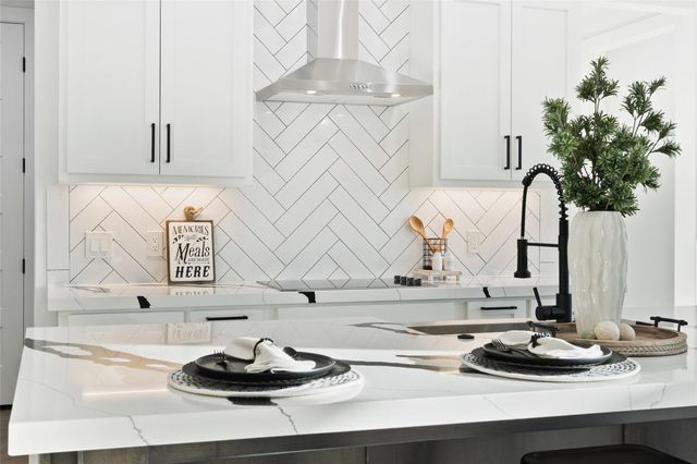 137 Granitecastle DR, Granite Shoals, TX 78654