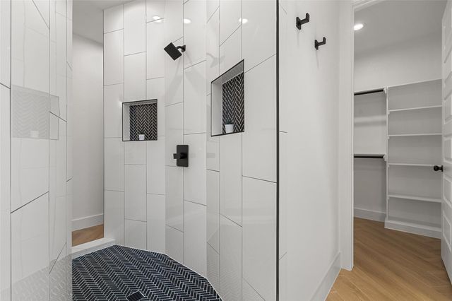 137 Granitecastle DR, Granite Shoals, TX 78654