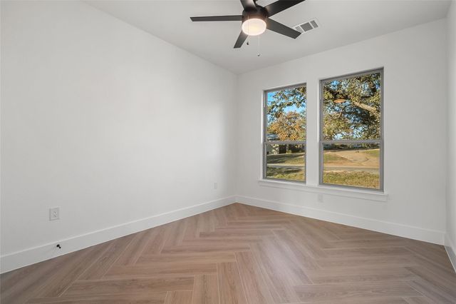 137 Granitecastle DR, Granite Shoals, TX 78654