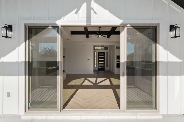 137 Granitecastle DR, Granite Shoals, TX 78654