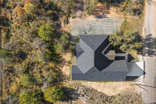 137 Granitecastle DR, Granite Shoals, TX 78654