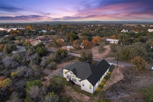 137 Granitecastle DR, Granite Shoals, TX 78654