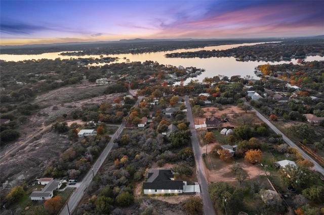 137 Granitecastle DR, Granite Shoals, TX 78654