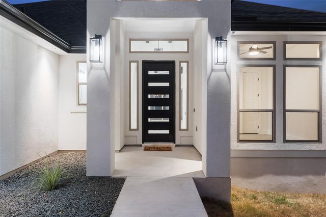 137 Granitecastle DR, Granite Shoals, TX 78654