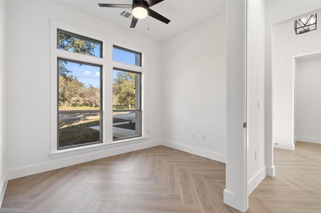 137 Granitecastle DR, Granite Shoals, TX 78654