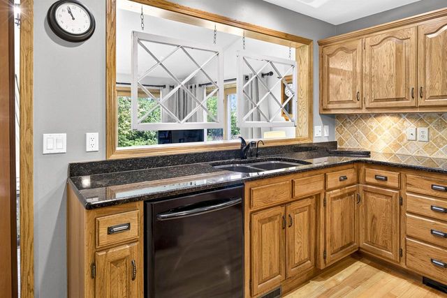 2928 E RIDGE PLACE, Neenah, WI 54956