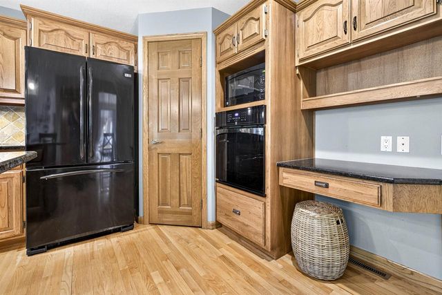 2928 E RIDGE PLACE, Neenah, WI 54956