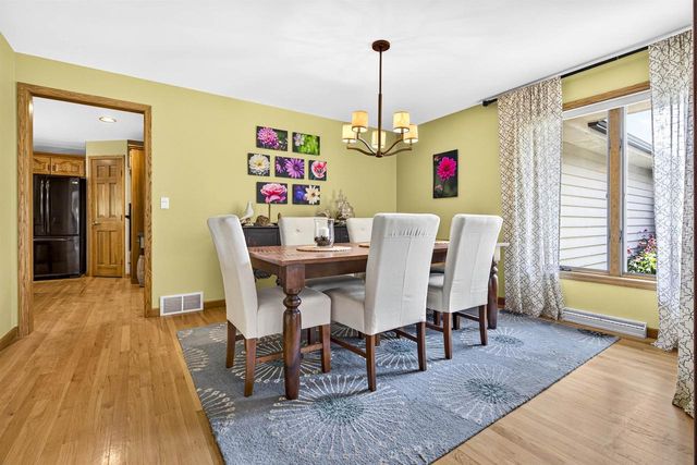 2928 E RIDGE PLACE, Neenah, WI 54956