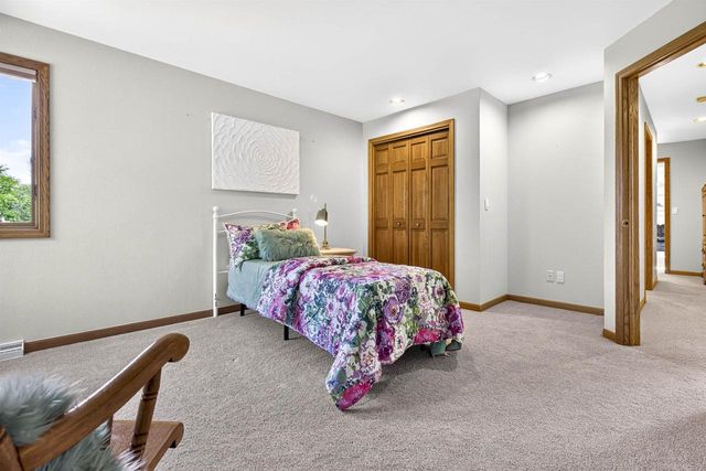 2928 E RIDGE PLACE, Neenah, WI 54956
