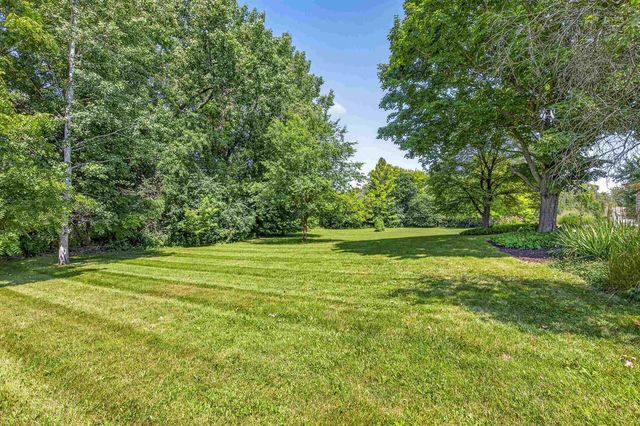 2928 E RIDGE PLACE, Neenah, WI 54956