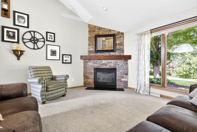 2928 E RIDGE PLACE, Neenah, WI 54956