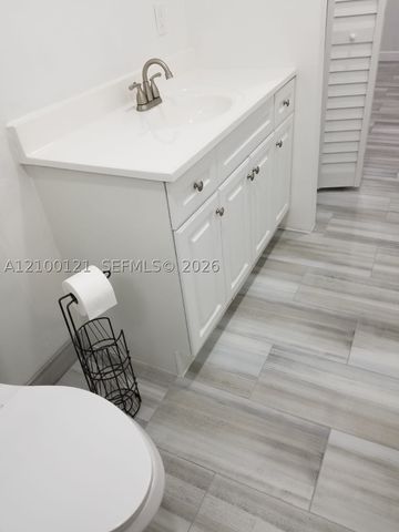 2990 NE 16th Ave 105, Oakland Park, FL 33334