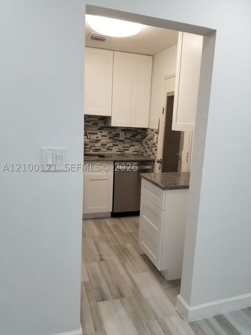 2990 NE 16th Ave 105, Oakland Park, FL 33334