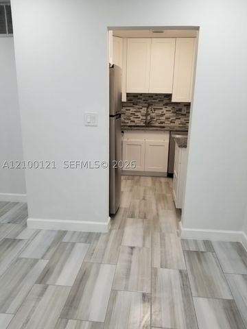 2990 NE 16th Ave 105, Oakland Park, FL 33334