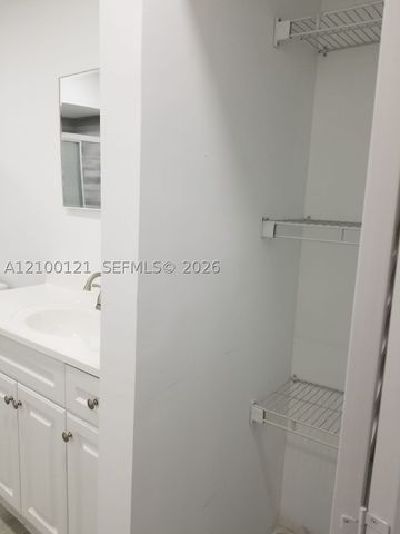 2990 NE 16th Ave 105, Oakland Park, FL 33334