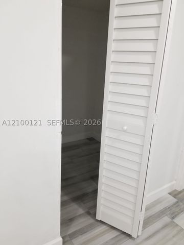 2990 NE 16th Ave 105, Oakland Park, FL 33334