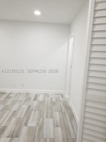 2990 NE 16th Ave 105, Oakland Park, FL 33334