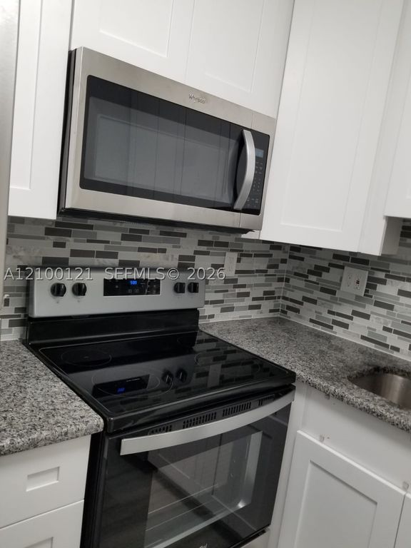2990 NE 16th Ave 105, Oakland Park, FL 33334