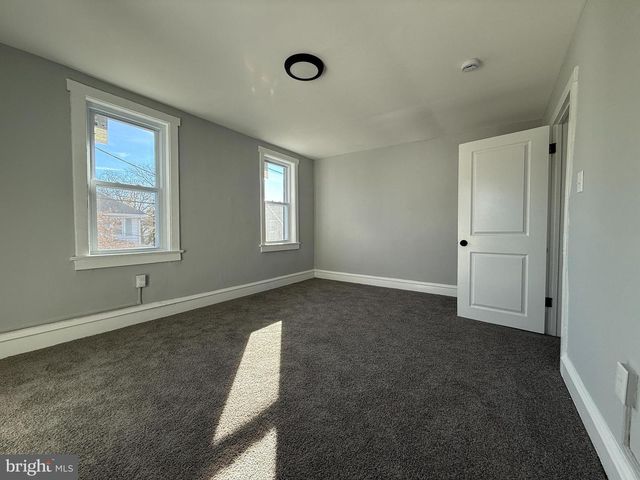 333 W BUCK ST, Paulsboro, NJ 08066