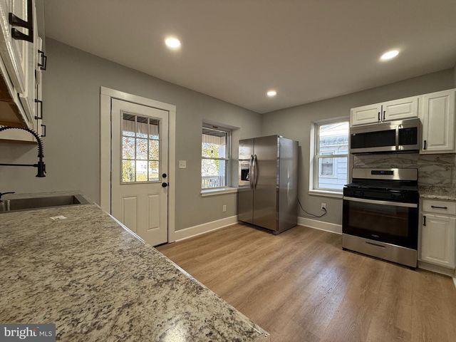 333 W BUCK ST, Paulsboro, NJ 08066