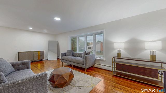 88 Wintonbury Avenue, Bloomfield, CT 06002