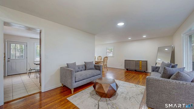 88 Wintonbury Avenue, Bloomfield, CT 06002