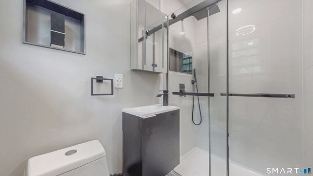 88 Wintonbury Avenue, Bloomfield, CT 06002