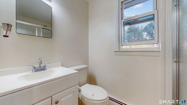 88 Wintonbury Avenue, Bloomfield, CT 06002