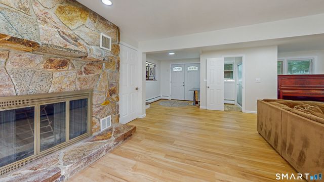 88 Wintonbury Avenue, Bloomfield, CT 06002