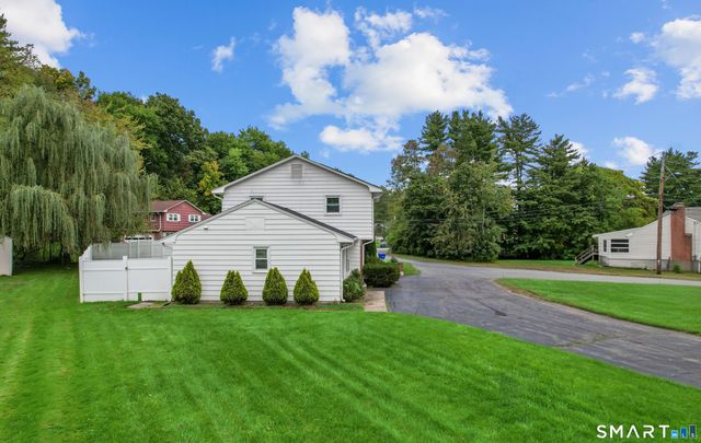 88 Wintonbury Avenue, Bloomfield, CT 06002
