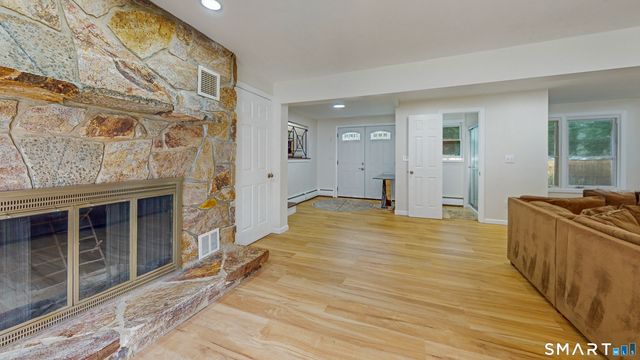 88 Wintonbury Avenue, Bloomfield, CT 06002
