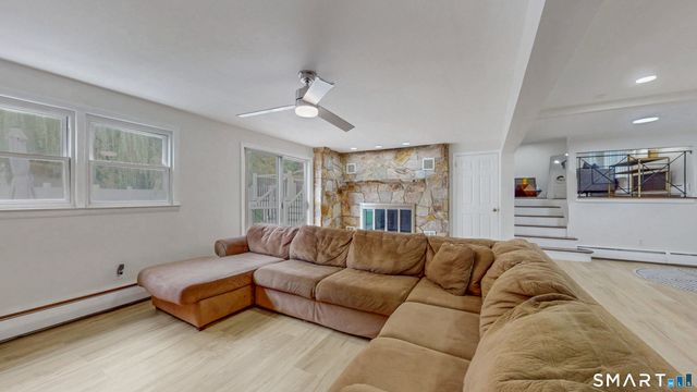 88 Wintonbury Avenue, Bloomfield, CT 06002