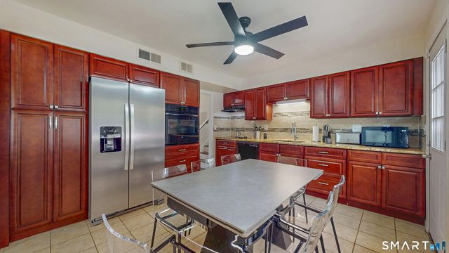 88 Wintonbury Avenue, Bloomfield, CT 06002
