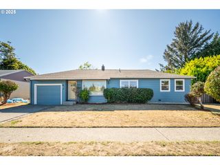 1710 JOHNSON St, North Bend, OR 97459