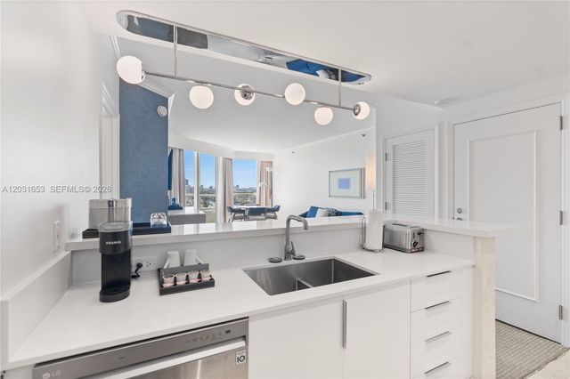 4401 COLLINS AV 1206, Miami Beach, FL 33140