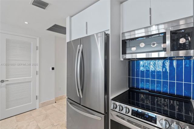 4401 COLLINS AV 1206, Miami Beach, FL 33140